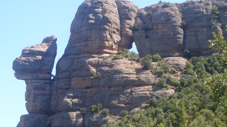 La ruta de la 'roca foradada' de Montserrat: la más visitada de Montserrat