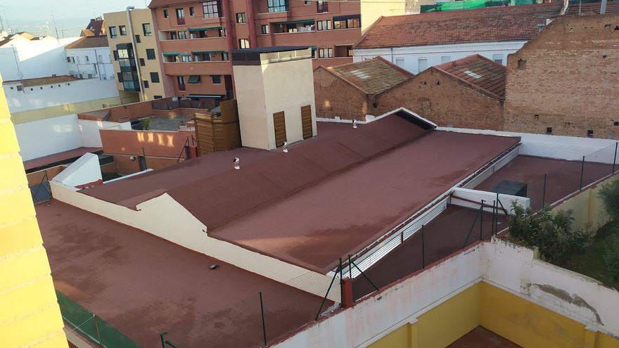 La nave a la que se accede desde el portal de la calle José Calvo 10 que alberga 21 cocinas, anteriormente fue un almacén de papel