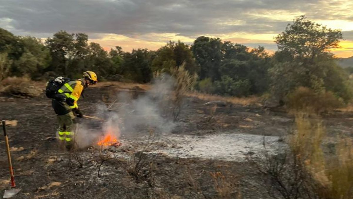 Controlado el incendio forestal en Almorox que obligó a evacuar a una veintena de personas