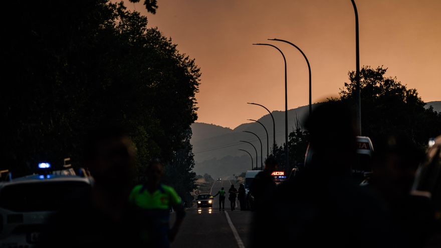 Última hora de los incendios | Los fuegos de Ávila y Madrid siguen fuera de control tras una noche de trabajo a destajo de los bomberos