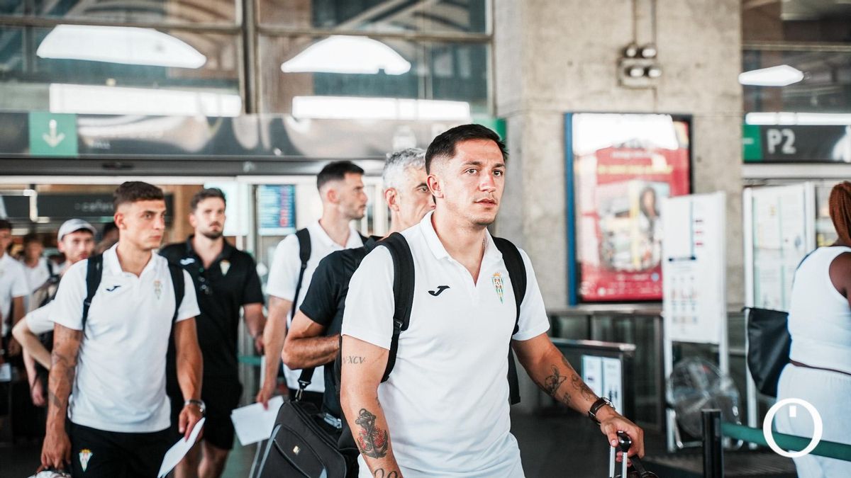 Las imágenes de la salida del Córdoba CF rumbo al 'stage' en Oliva