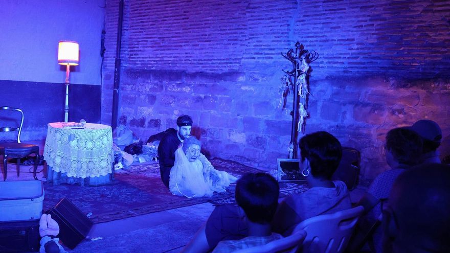 Títeres para 1.200 espectadores en un pueblo de 15 habitantes