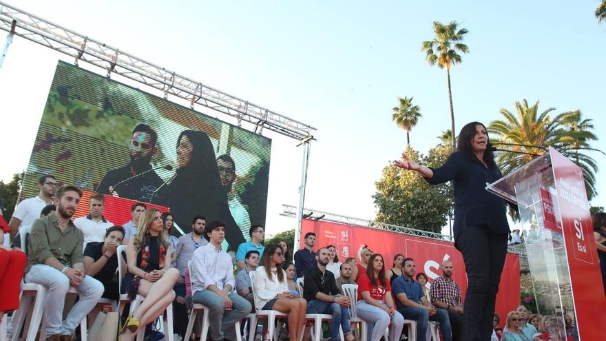 Anne Hidalgo cree que Sánchez "ha abierto las puertas y ventanas" del PSOE para reinventar la socialdemocracia en Europa