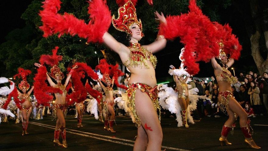 Baile de las integrantes de una comparsa chicharrera