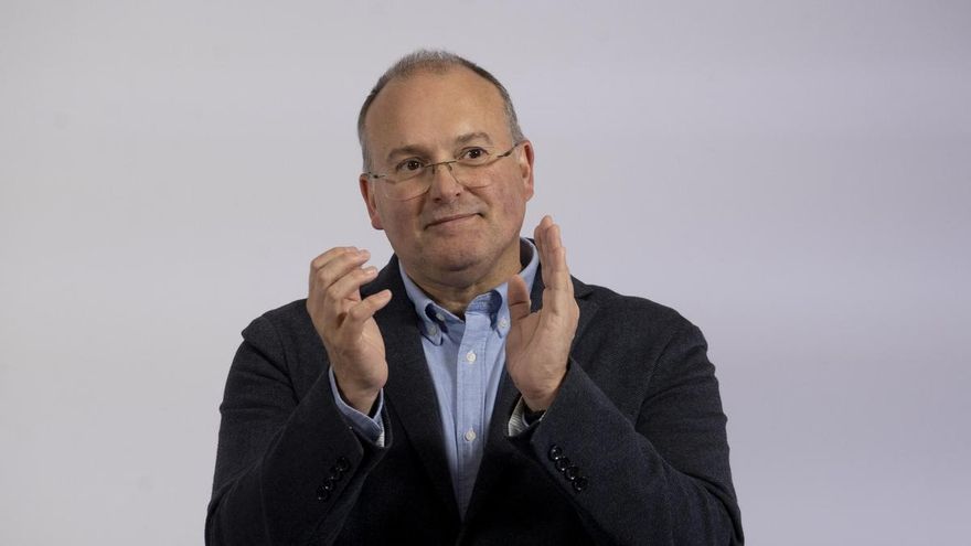 Miguel Tellado, durante la celebración del almuerzo de Navidad del PP, en el hotel Ciudad de Vitoria.