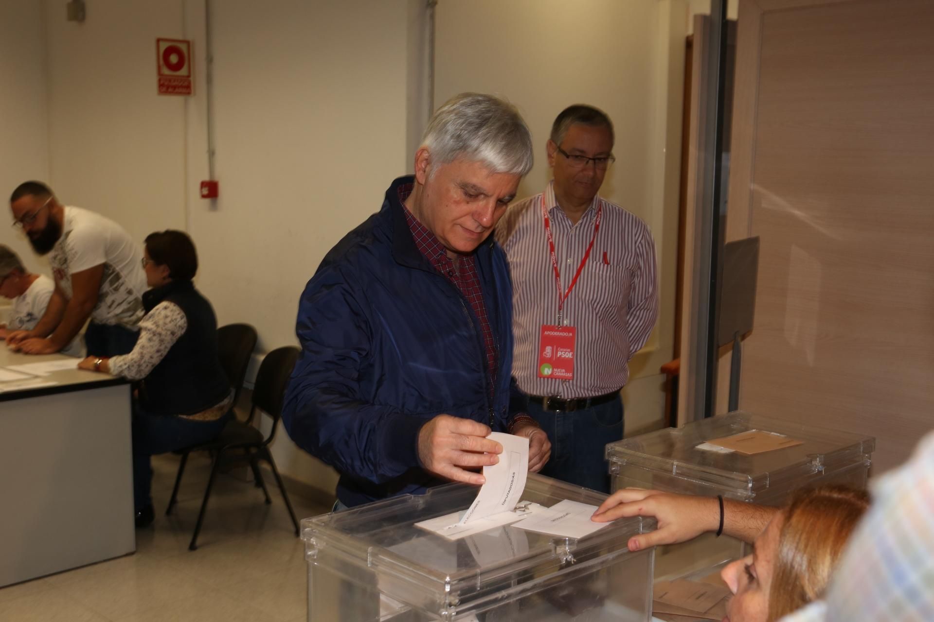 José Miguel Pérez ejerce su derecho a voto