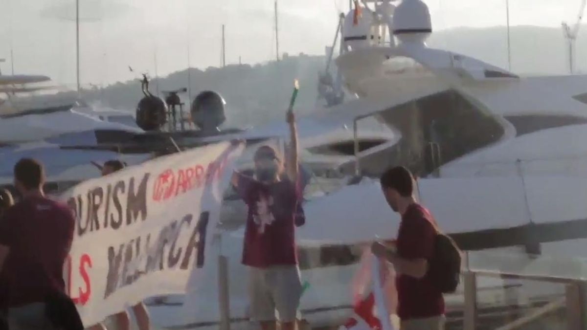 Arran lleva a Palma de Mallorca su campaña contra el turismo de masas y organiza una concentración con bengalas