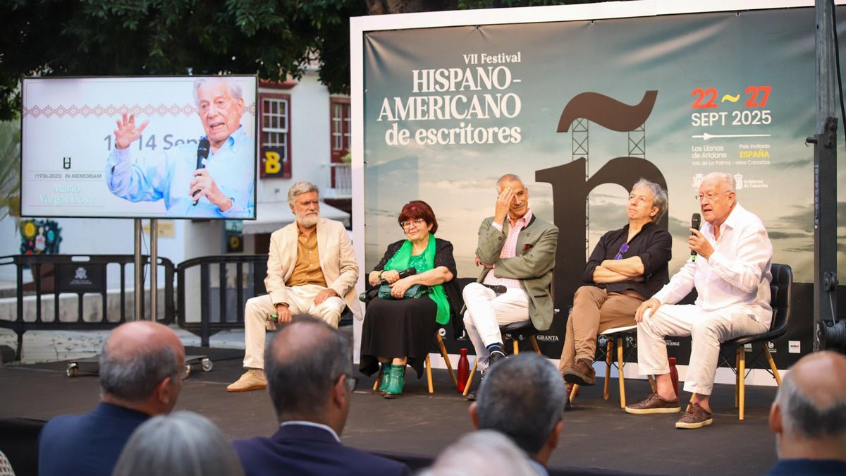 Inauguración del VII Festival Hispanoamericano de Escritores en la plaza de España de Los Llanos de Aridane.