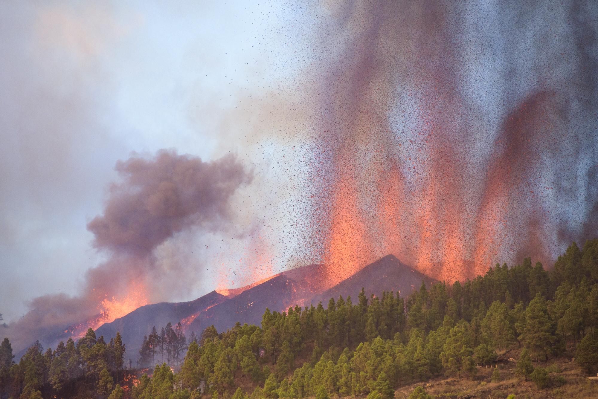 FOTOGALERÍA | Segundo día de erupción en La Palma