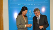 Palmou entrega los informes a la presidenta del Parlamento
