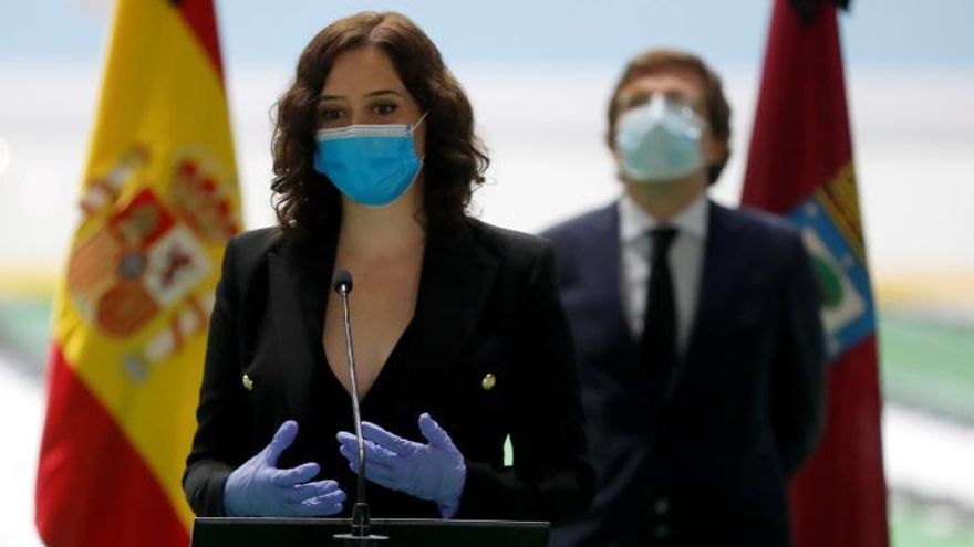 Ayuso y Almeida defienden el uso obligatorio de mascarillas en la desescalada