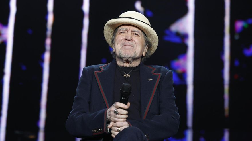 El músico y cantante Joaquín Sabina durante el concierto que ha ofrecido hoy domingo en el Movistar Arena, en Madrid.