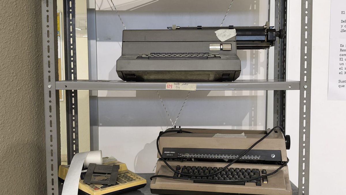 Las máquinas de escribir regresan a la Universidad de León para reflexionar sobre memoria y tecnología