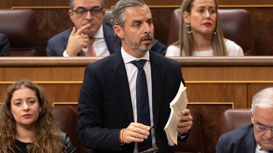 El diputado del PP Juan Bravo interviene durante una sesión de control al Gobierno, en el Congreso de los Diputados.