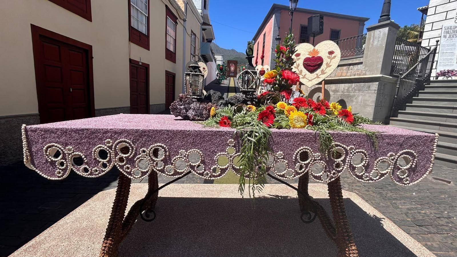 El Sagrado Corazón de Jesús llena las calles de El Paso de arte  y devoción. LA PALMA AHORA