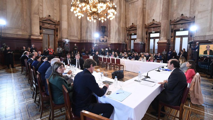 Corte por decreto: senadores que obedecen a los gobernadores de la UCR demoran el rechazo a García-Mansilla