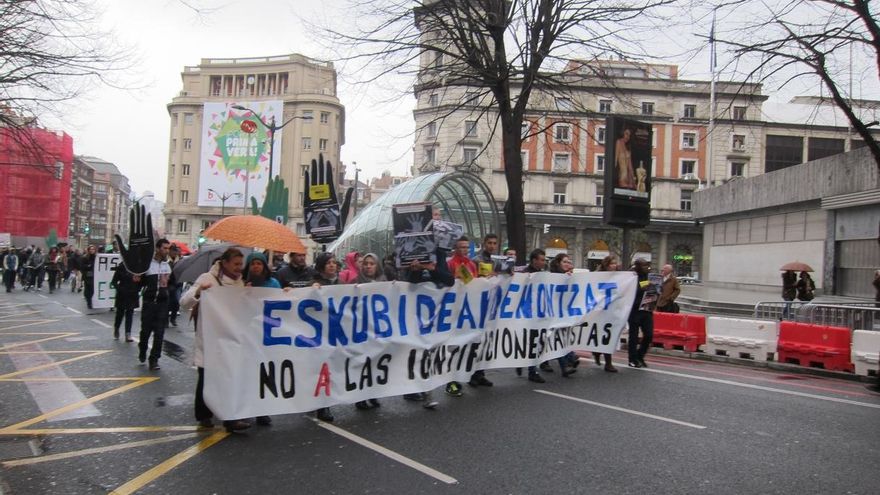 Organizaciones sociales de Bizkaia se manifiestan en Bilbao contra el racismo y la xenofobia