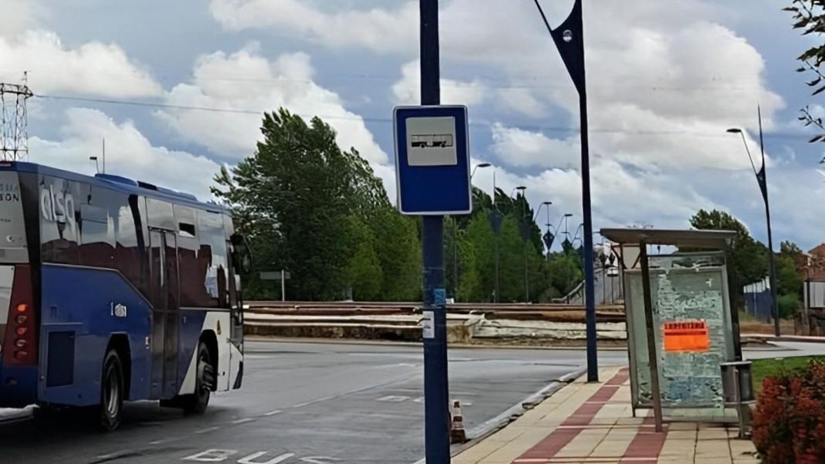 San Andrés pide a la Junta reforzar los autobuses metropolitanos ante la saturación del servicio tras su gratuidad