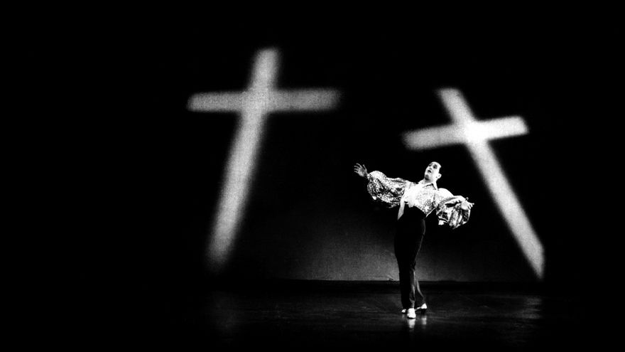 Miguel de Molina sobre el escenario. Foto: Fundación Miguel de Molina.