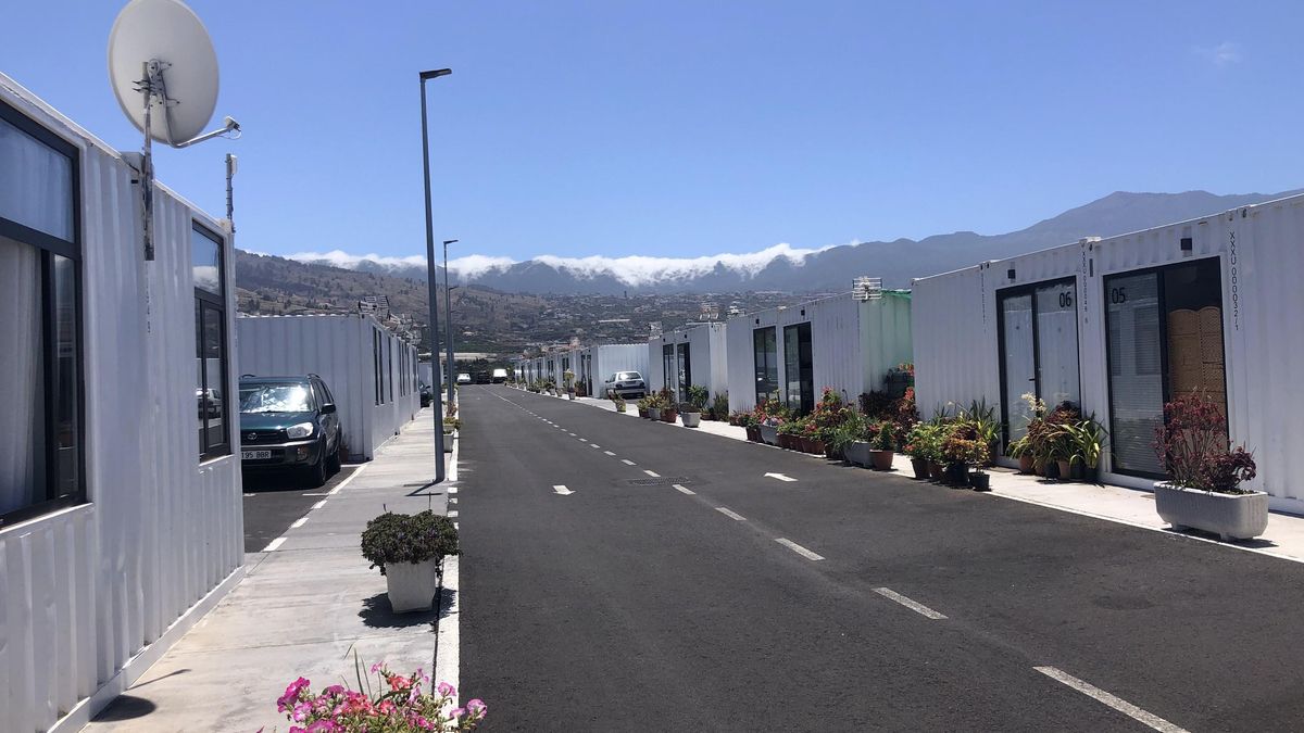 Casas contenedor instaladas para los afectados por el volcán de La Palma.