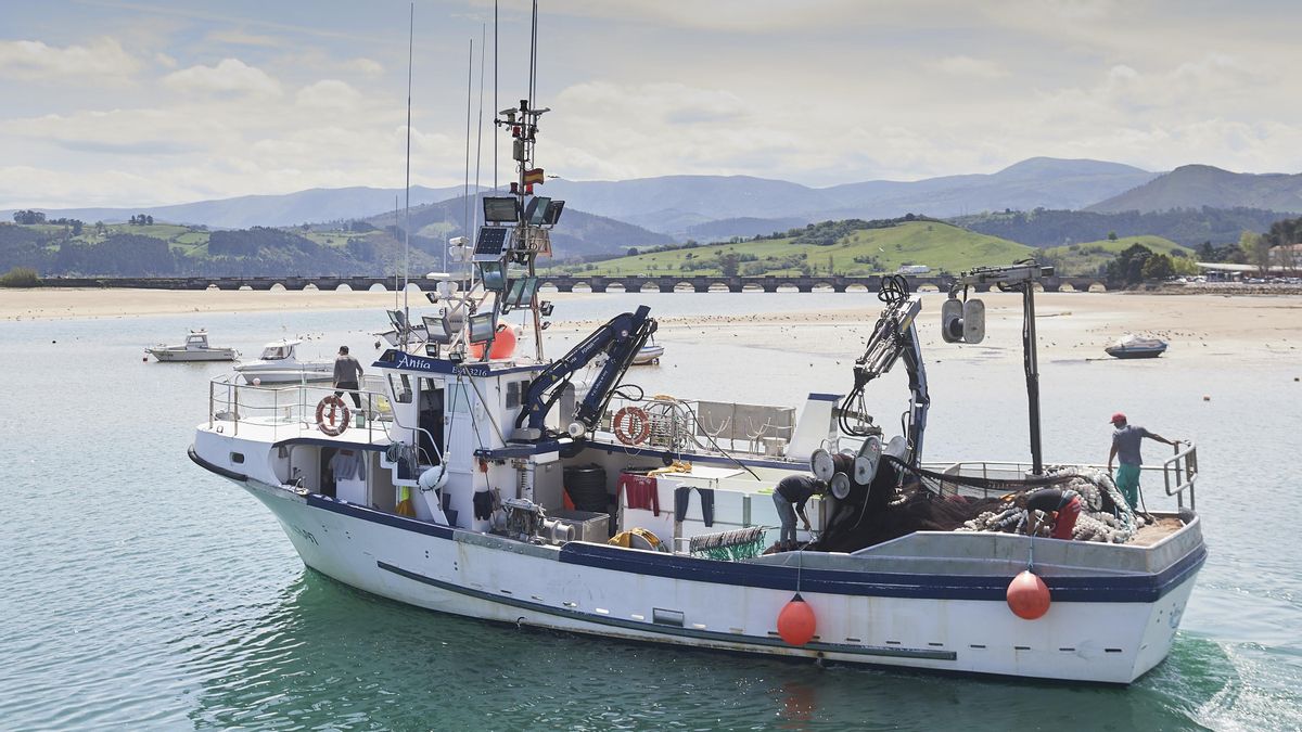 Cantabria traslada al Ministerio el "malestar" de la flota por las exigencias del reglamento europeo de control de pesca