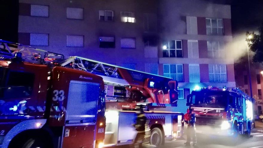 Un fallecido y dos mujeres en estado crítico, las víctimas del trágico incendio de una vivienda la madrugada de este jueves en La Laguna