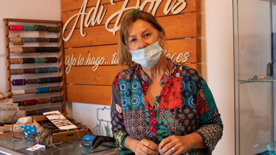 Doris, artesana y propietaria de una ecotienda en La Graciosa