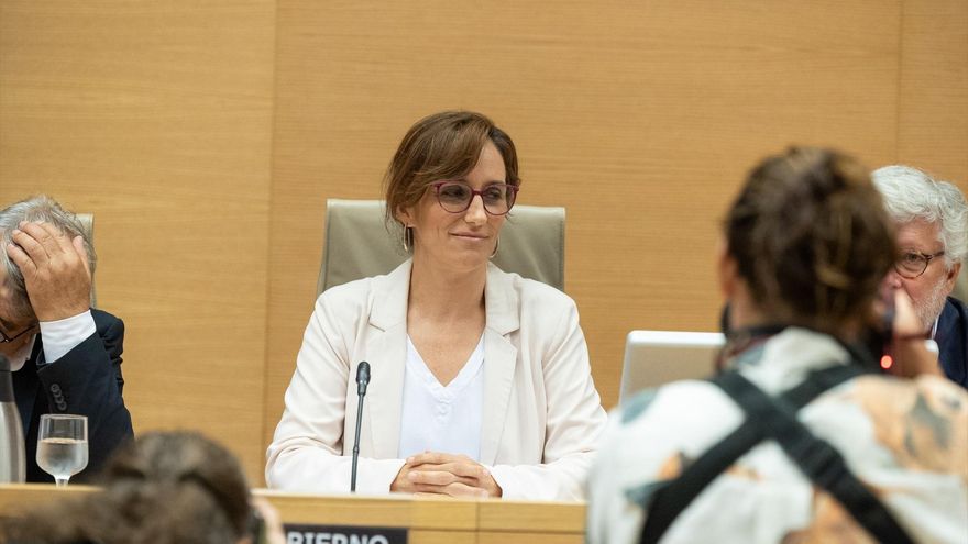 La ministra de Sanidad Mónica García en la comisión del Congreso