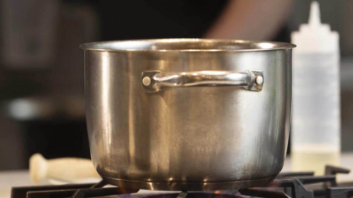 Se puede eliminar el mal olor de los tarros de vidrio hirviéndolos