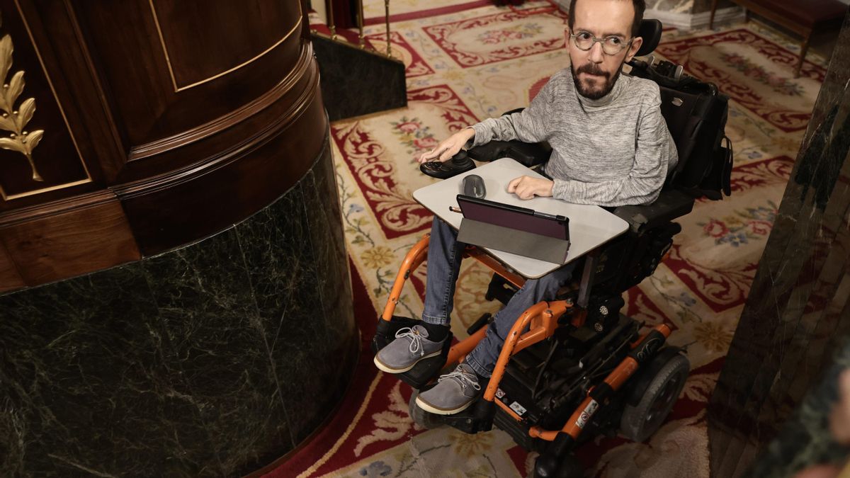 El portavoz de Unidas Podemos, Pablo Echenique, en una sesión plenaria en el Congreso de los Diputados, a 25 de noviembre de 2021, en Madrid, (España).