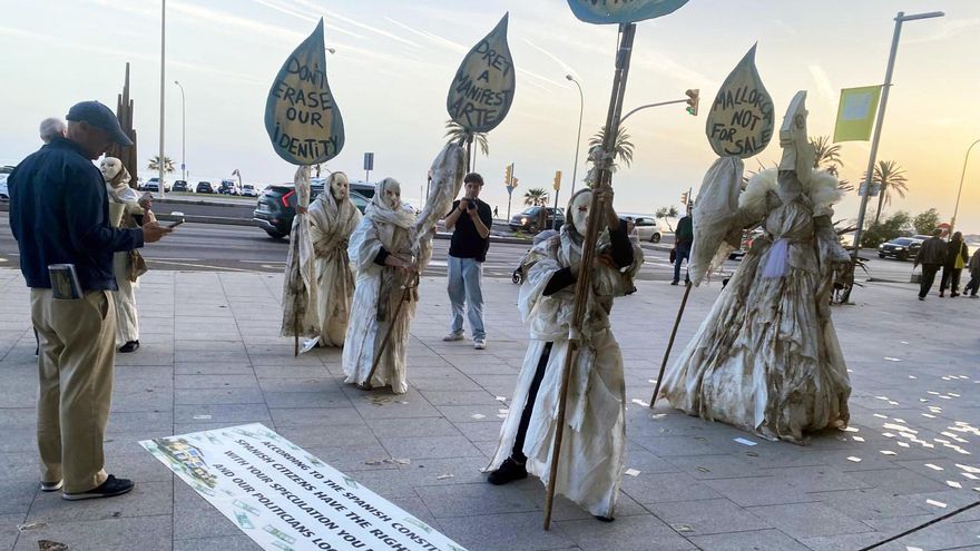 Concentración del pasado 9 de abril durante la inauguración de la feria de arte Art Cologne Palma