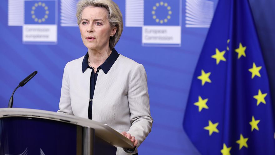 La presidenta de la Comisión Europea, Ursula von der Leyen, en su comparecencia este jueves en Bruselas. EFE/EPA/KENZO TRIBOUILLARD / POOL