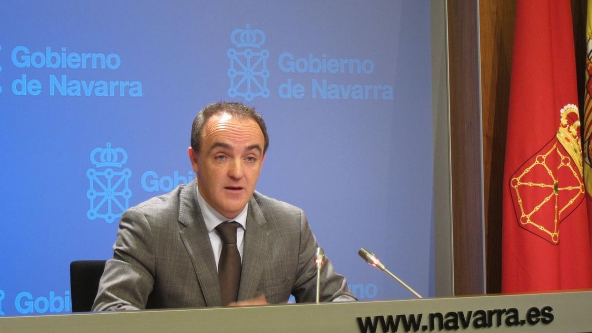 José Javier Esparza dice que "no va a jugar a las quinielas" sobre candidatos y que ahora se debe "hablar y reflexionar"