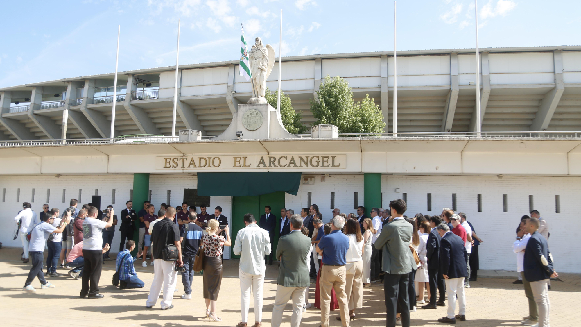Homenaje a Rafael Campanero en la Puerta 0 de El Arcángel