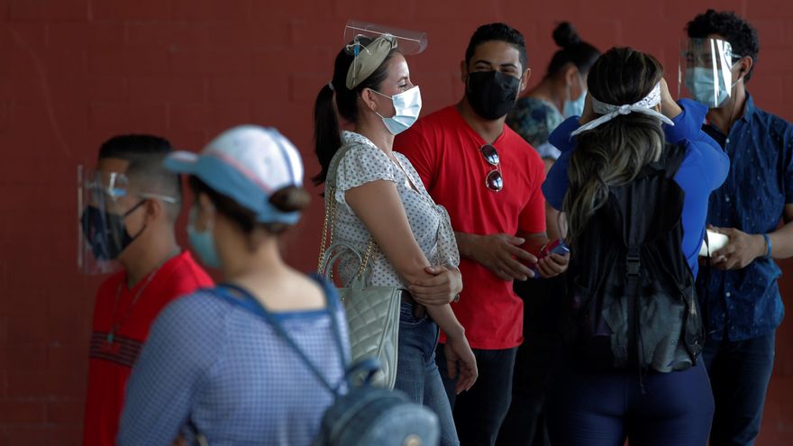 Nicaragüenses varados en Panamá, "desesperados" y sin fecha para retornar