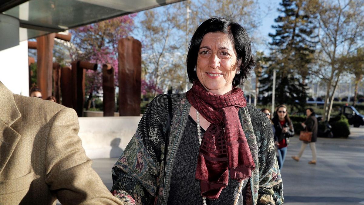 La exgerente de FGV Marisa Gracia, a su llegada a la Ciudad de la Justicia para declarar el accidente de Metrovalencia de 2006 en el que murieron 43 personas.