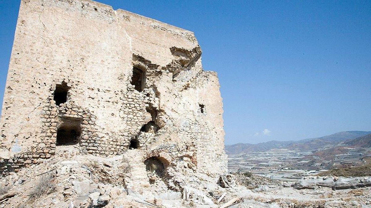 Torre de Castell de Ferro, su construcción revela que formó parte de la defensa del reino nazarí