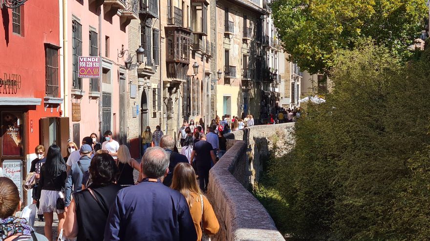 La Universidad de Granada tras el decreto de la Junta de 15 días de clases online por la Covid-19: “Es triste que se valoren más los bares que la formación”