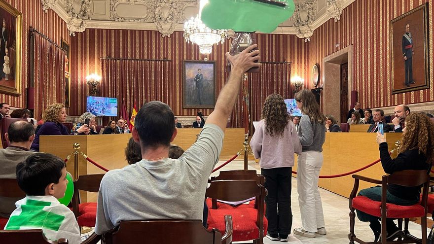 "Nos prometieron un lugar donde jugar y respirar mejor", los niños del casco antiguo preguntan al alcalde de Sevilla por el futuro del pulmón verde