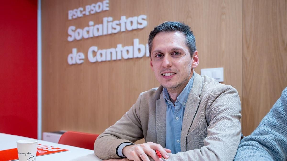 Mejor salario, vivienda y contratos de larga duración, el plan de choque del PSOE para atraer médicos y evitar el cierre de consultorios