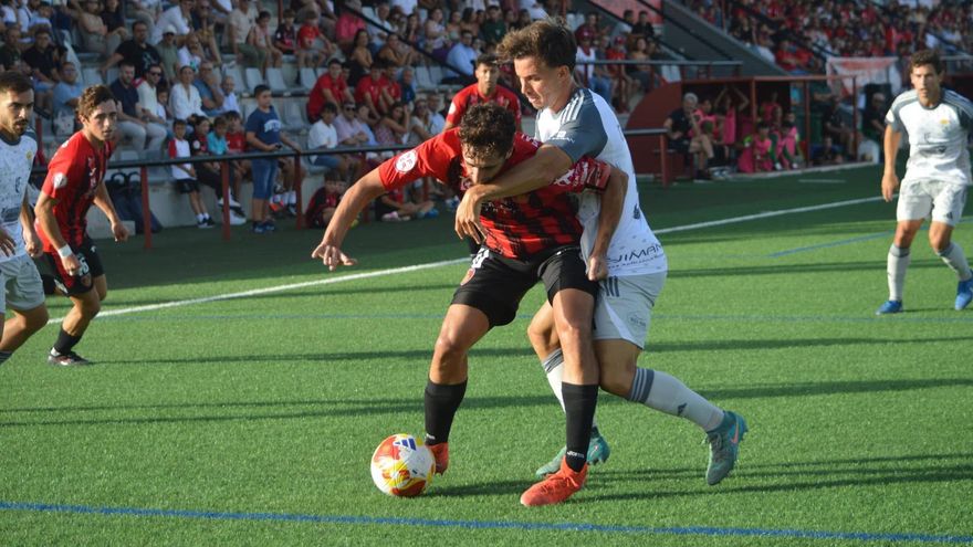 Un invicto Salerm Puente Genil resiste en una jornada gris para el fútbol cordobés
