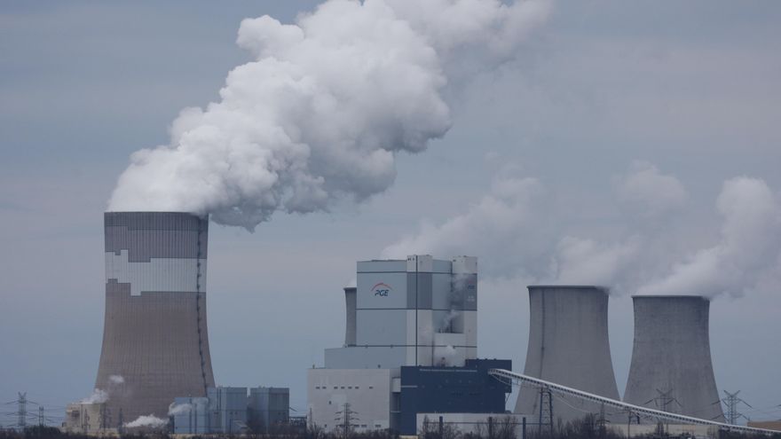 Los planes presentados por los países recortan las emisiones que causan la crisis climática menos de la mitad necesaria