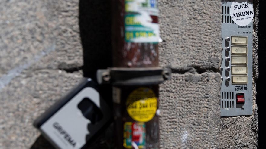 Consumption identifies more than 15,000 illegal tourist floors in Madrid and asks Almeida to sanction them