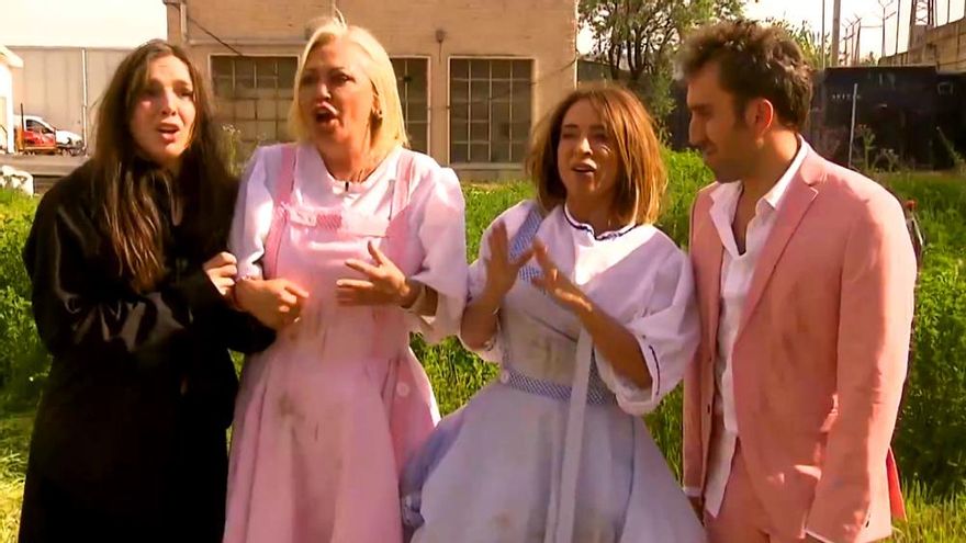 'La familia de la tele' se ríe de su accidentada llegada a RTVE en una nueva promo: "¿Nos puede pasar algo más?"