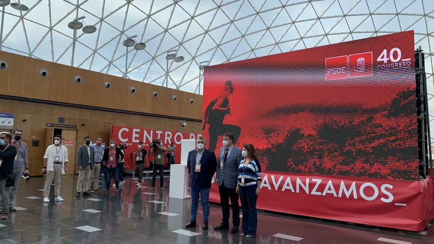 Santos Cerdán, Ximo Puig y Adriana Lastra inauguran el 40ª Congreso del PSOE en Valencia.