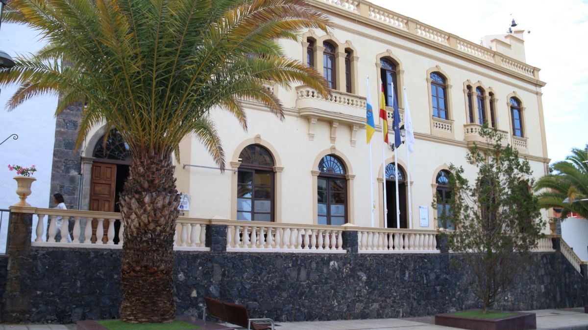 Fachada del Ayuntamiento de Adeje.