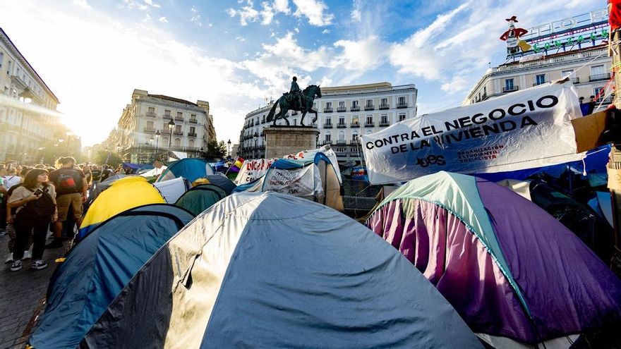 Historia de una plaza blindada que se tomó en dos días: "Acampar en Sol fue algo más espontáneo de lo que se cree"