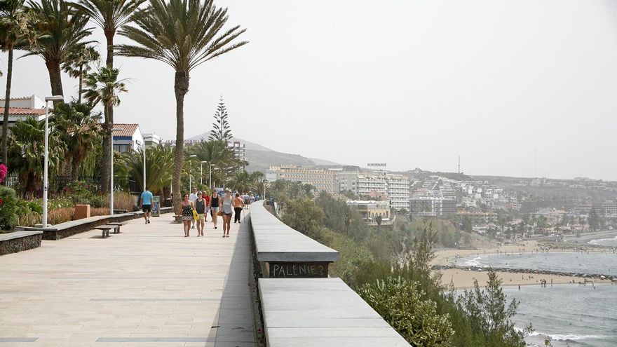 Los turistas peninsulares son "de alto interés" para Canarias por su relación afectiva con las islas, según el Gobierno