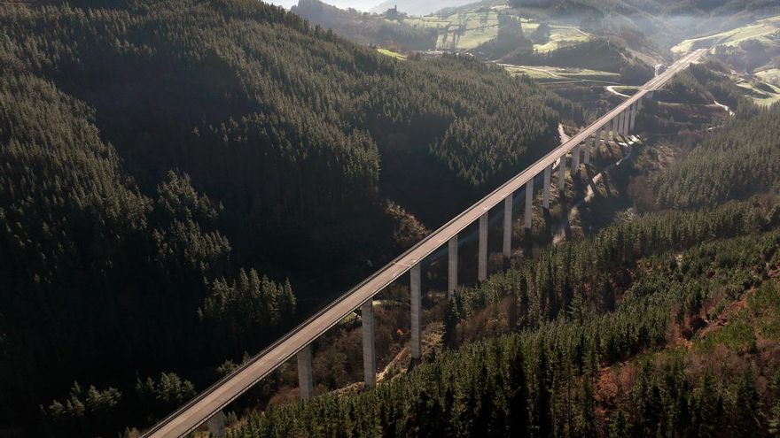 El AVE tardará 40 años en ser sostenible en Euskadi, según una investigación de la UPV/EHU