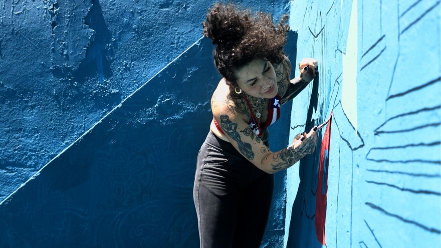 Murales reivindicativos revitalizan la barriada de La Perla de la mano de Bad Bunny